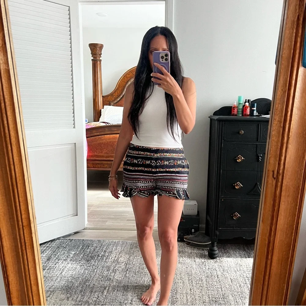 Floral Patterned Ruffle Shorts - Picture 3 of 5